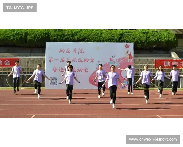 焦溪小学举办AI测训环境下班级精英跳绳赛，通过高速摄像头精准记录学生运动数据